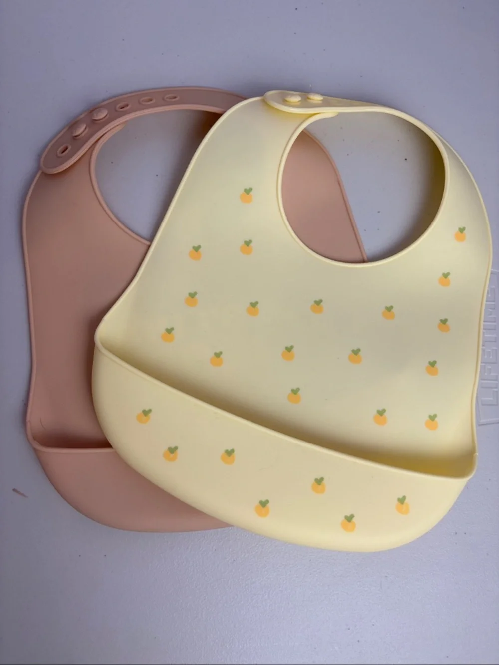 PEARHEAD Silicone Baby Bib Set - Peach & Cream 